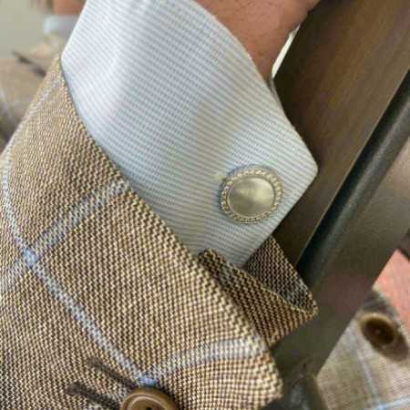 Gold cuff links and nacre Huomo